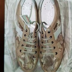 Brand New Ladies Mephisto walking shoes - Size 8