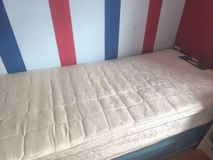 single bed with base