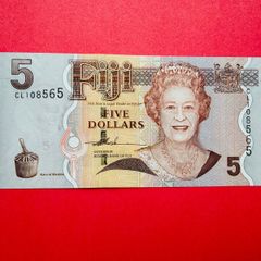 Fiji  5 Dollars. 2007. Pick  110a ( Uncirculated )