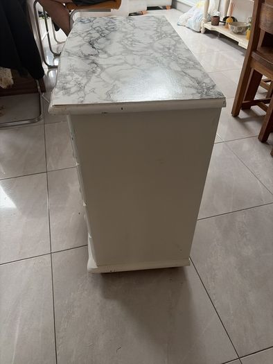Free dressing table