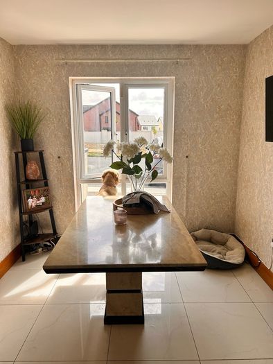 marble dining table