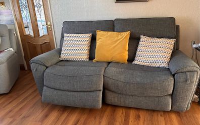3 seater electric recliner sofa with usb socket and drinks holders in VG condition.  One recliner not working as a cable must have come loose.