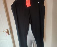 BNWT Workout black stretchy leggings size UK20 EU48 Postage included