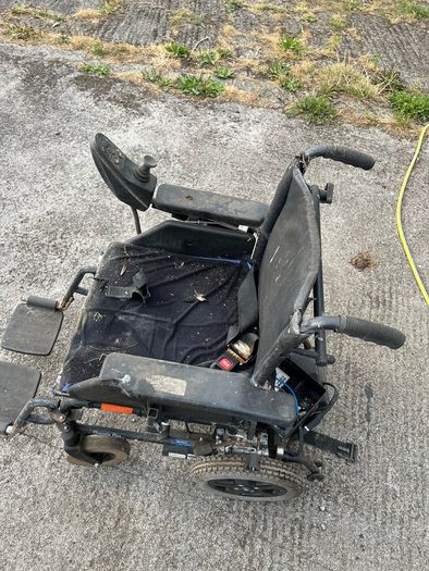 Electric wheelchair