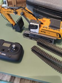 Remote control EXCAVATOR 1:50 scale