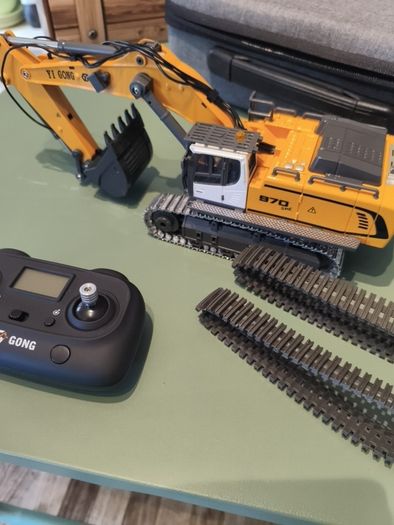 Remote control EXCAVATOR 1:50 scale