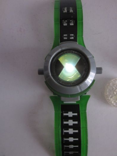 Ben 10 Ultimate Omnitrix Crystal Topper Watch Light/Sounds 2008