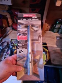 Spark plugs wrench