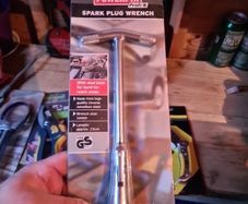 Spark plugs wrench