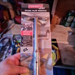 Spark plugs wrench
