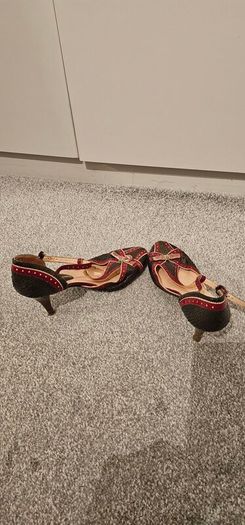 Ladies shoes