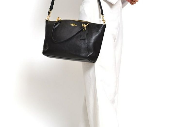 Coach Kelsie Satchel  in Pebble Leather Crossbody Bag Medium Size, colour black, cards, dust bag included.