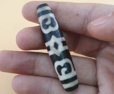 Antique Himalayan Tibetan Treasure Vase Pattern & Diamond Eyes Agate Bead Amulet