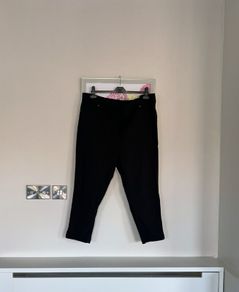 Ladies Black Cropped Trousers from Yours. UK 20 / EU 48cm