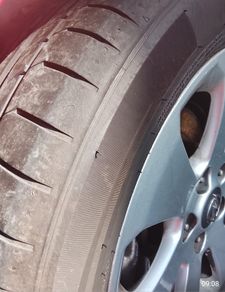 Alloys and tyres in great condition.size 225/50r17