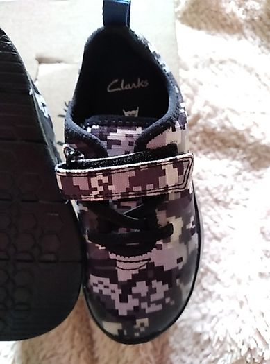 New Clarks runners junior 8G