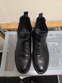 2 Men's shoes in excellent condition
