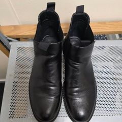 2 Men's shoes in excellent condition