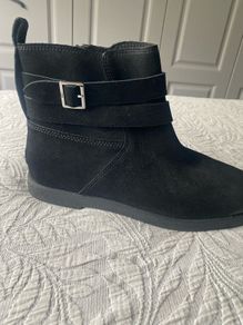 Boots - Genuine UGG Boots - Black (Size UK41 / Us 10)