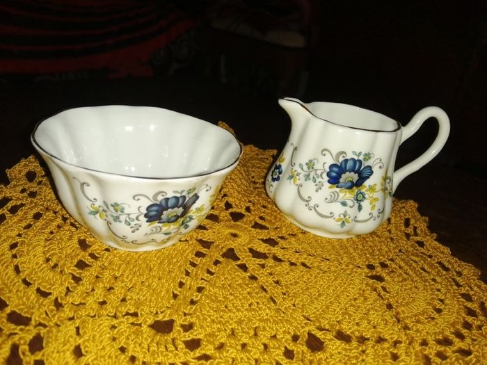 TARA porcelain set