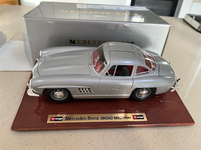 Mercedes 300 SL Gullwing extremely rare Dealer Model 1/18