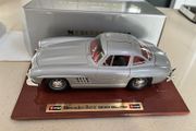 Mercedes 300 SL Gullwing extremely rare Dealer Model 1/18