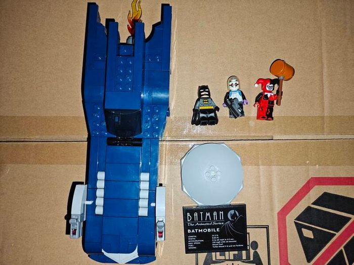 Lego Batman with the Batmobile vs Harley Quinn and Mr Freeze 76274