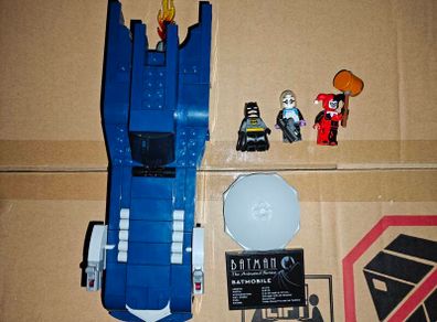 Lego Batman with the Batmobile vs Harley Quinn and Mr Freeze 76274