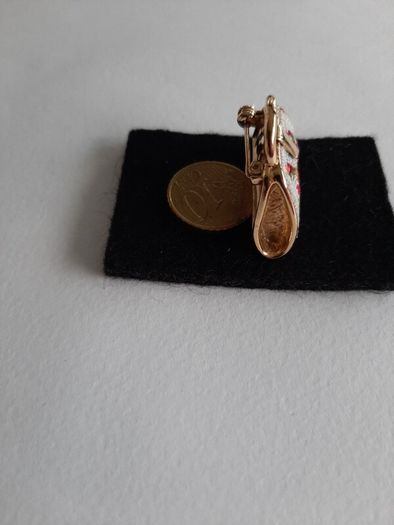 Vienna petit point brooch