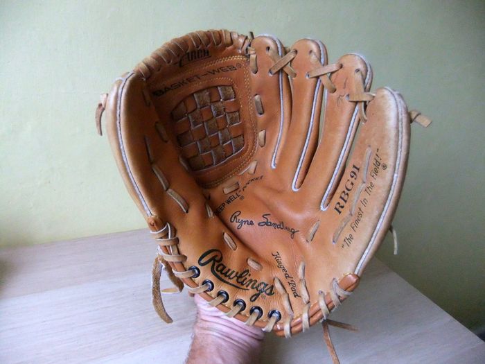 Old Rawlings Baseball Glove