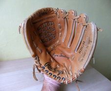 Old Rawlings Baseball Glove