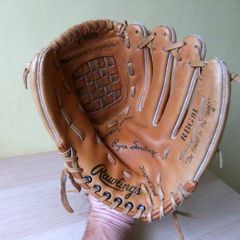 Old Rawlings Baseball Glove