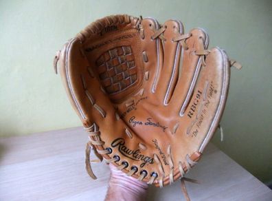 Old Rawlings Baseball Glove