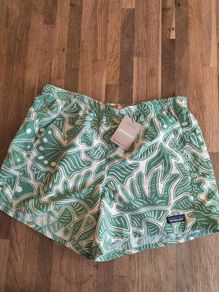 Patagonia baggies shorts (ladies M) brand new