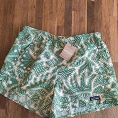 Patagonia baggies shorts (ladies M) brand new