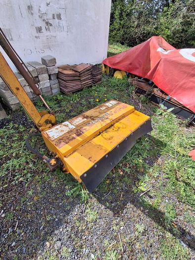 McConnell hedge cutter