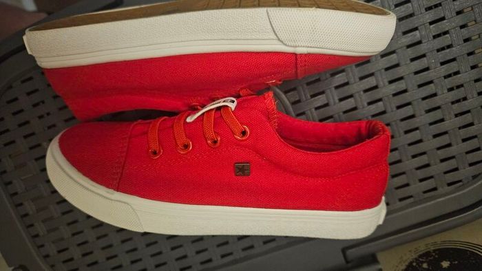 Sneekers  for kids size 2 / or 34