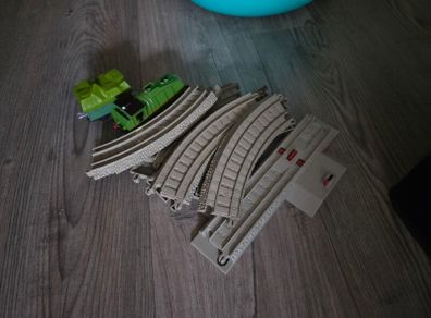 Thomas the tank train and rails set