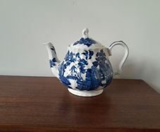 Vintage Sadler Blue Willow Teapot RARE