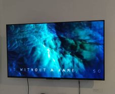 4k TV and Mount