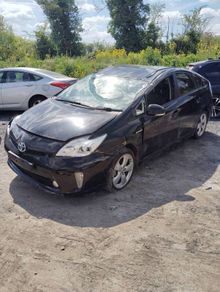 Breaking Toyota Prius 2015 hybrid