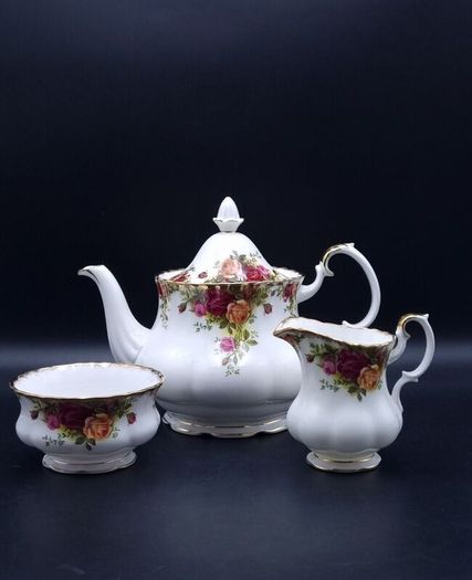Royal Albert "Old Country Roses" Tea Pot and tea Set