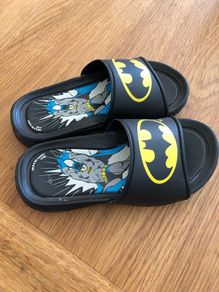 Boys flip-flops, batman design, Junior size UK 12