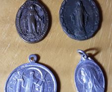 four vintage religious medals (h), tub 3
