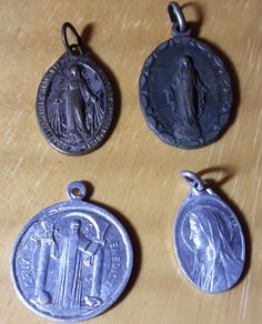 four vintage religious medals (h), tub 3