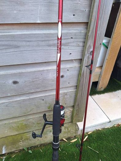 2 small fishing rods and reels