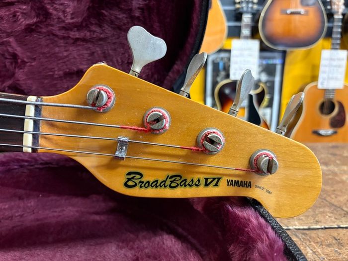 Yamaha BroadBass VI Sunburst 1981