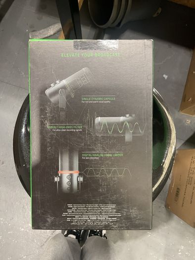Streaming Microphone.    Razer Seiren Elite - Professional Grade Dynamic Streaming Microphone