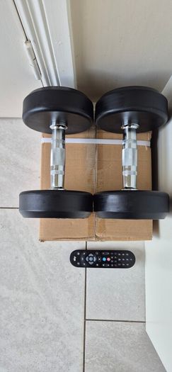 brand new 2x10kilo, 2x7.5kilo dumbbells