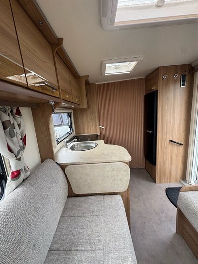 2017 Bailey Pegasus Brindisi - fixed Island - Bed